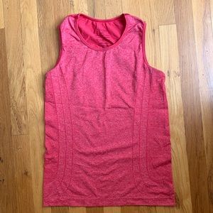 Oiselle red run tank size medium